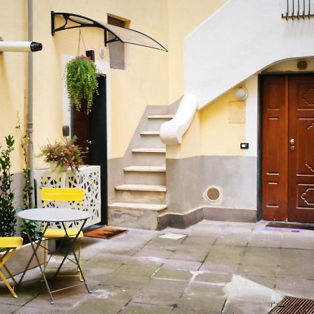 In Urbs Apartment Salerno Exterior photo