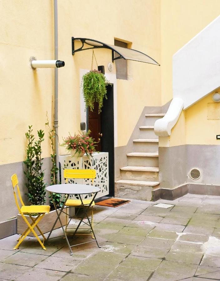 In Urbs Apartment Salerno Exterior photo